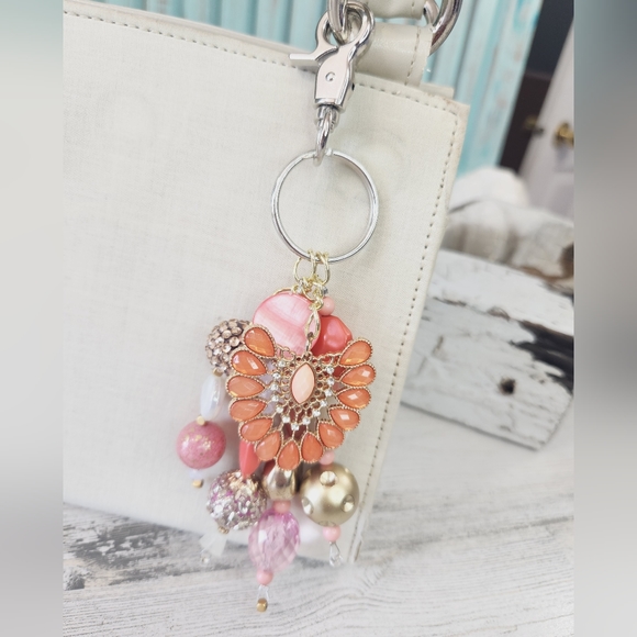 Handmade Vintage Peach/Pink Purse Charm / Keychain 🥳HOST PICK🥳 - Picture 5 of 10